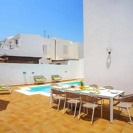 Laurona By Villa Puerto del Carmen (Lanzarote)